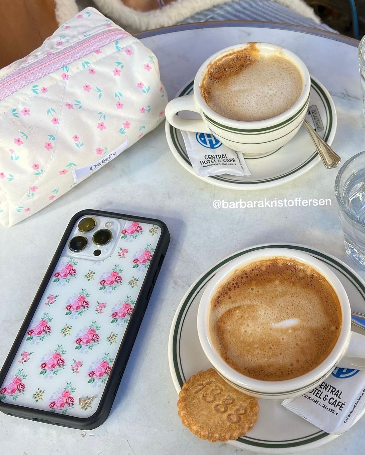 Beauty case tulips floral
