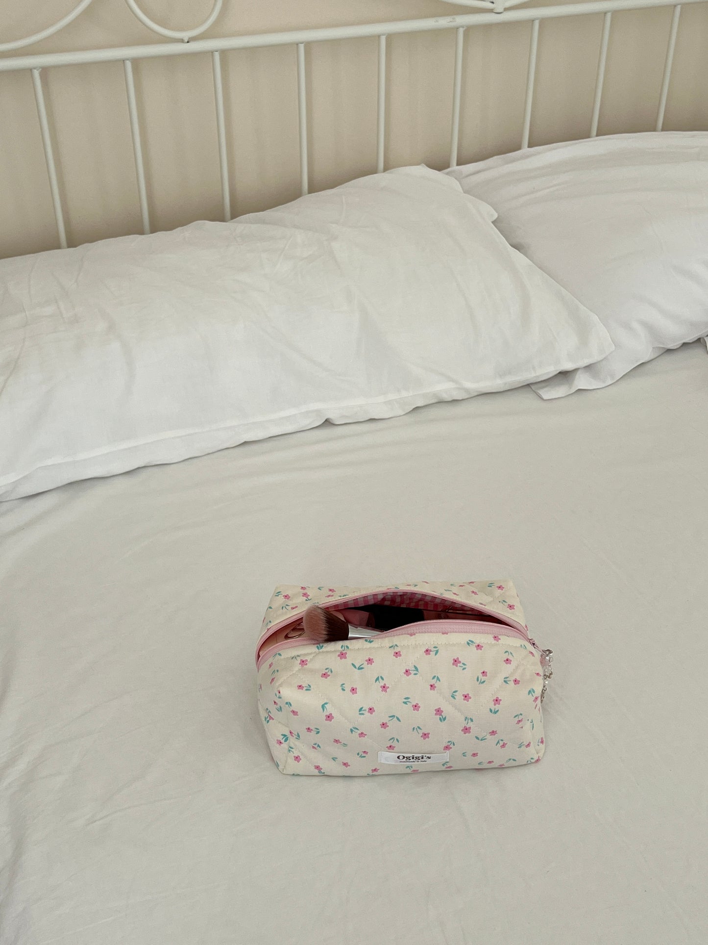 Beauty case tulips floral