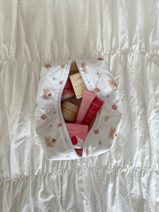 Beauty case berry cake