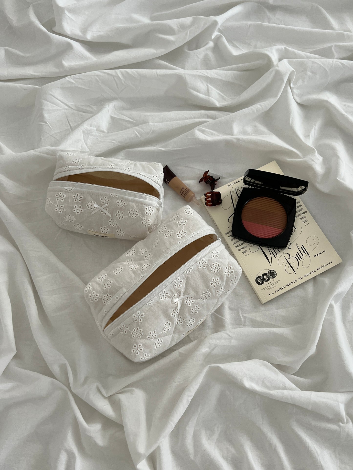 Beauty case ricamato