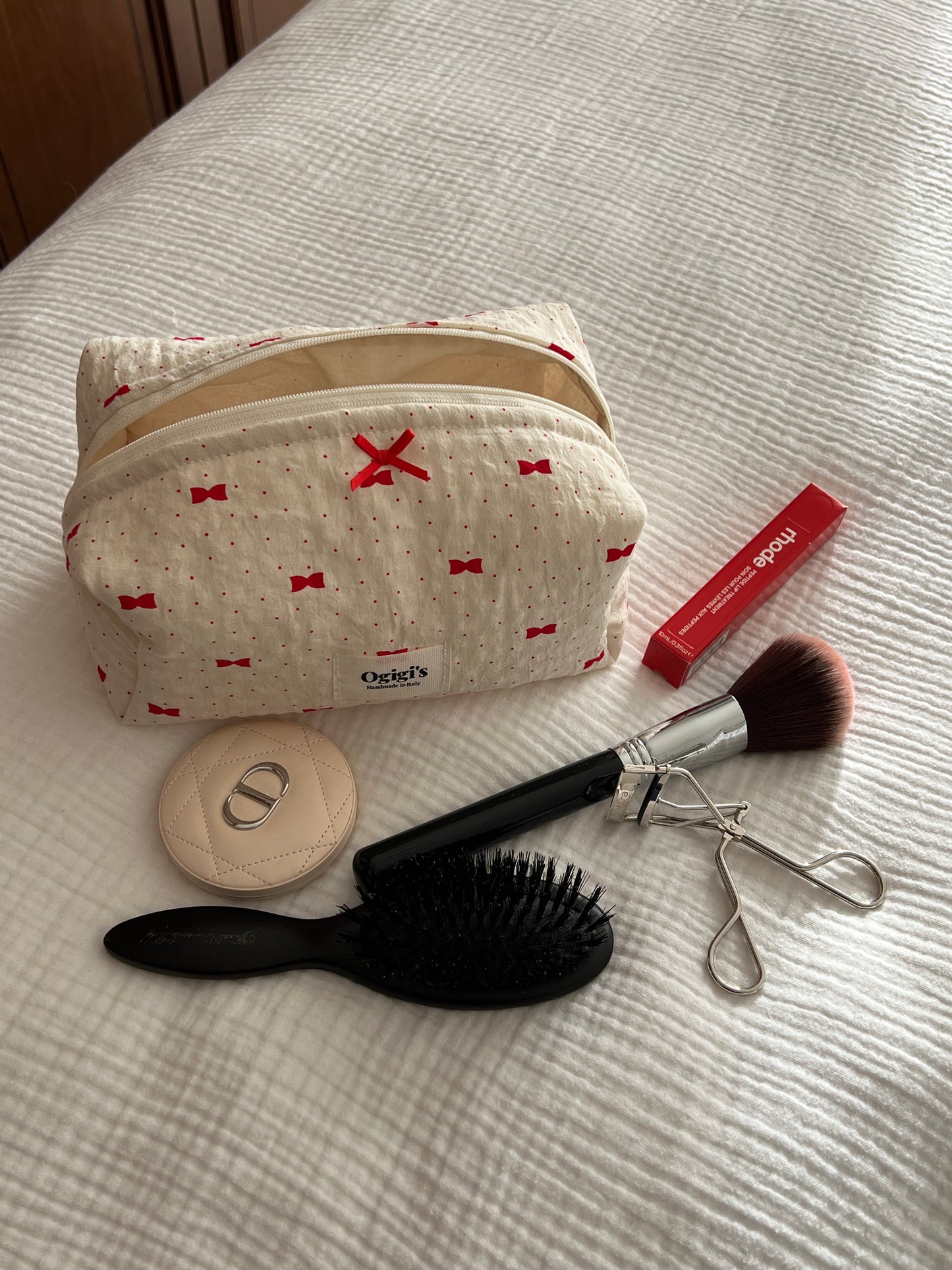 Beauty case red ribbons