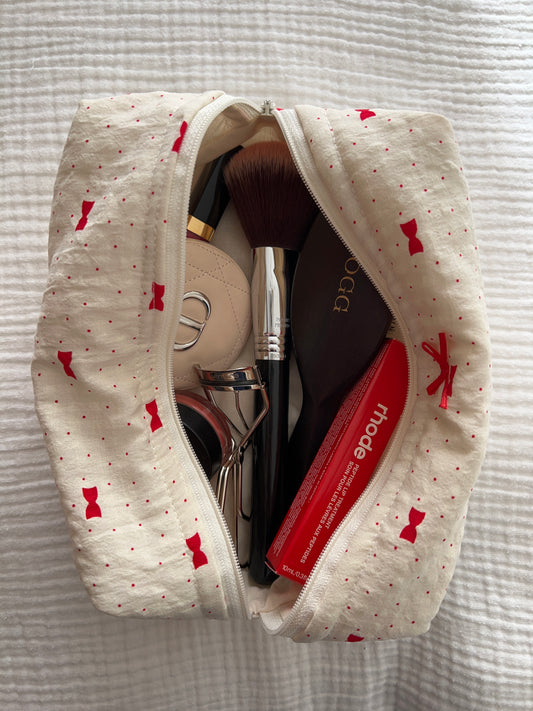 Beauty case red ribbons