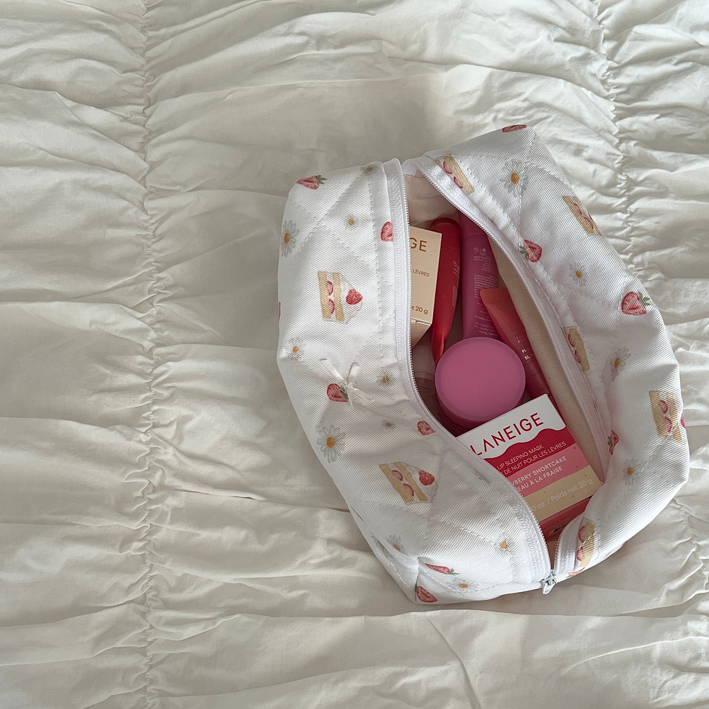 Beauty case berry cake