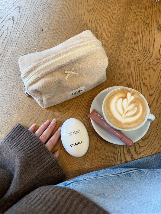 Beige teddy beauty case