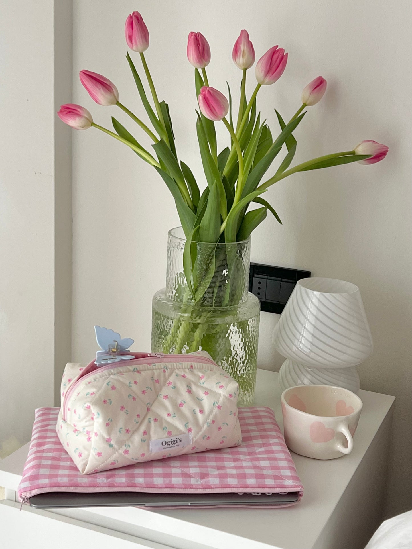 Beauty case tulips floral